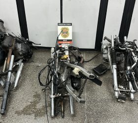 Mulher usava cadeirinha de bebê para entregar peças de motos furtadas em SP
