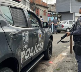 PM usa drones e mobiliza 60 policiais em operação contra o tráfico na zona leste de São Paulo.