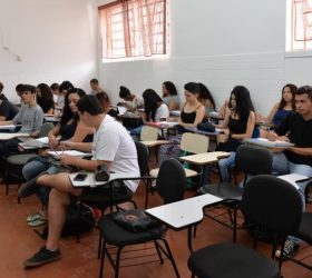 Inscrições para o cursinho pré-vestibular Colmeia começam na segunda (26)