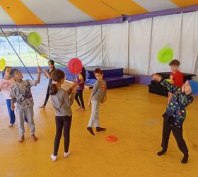 Escola de Circo de Hortolândia ensina artes do picadeiro para crianças e adolescentes