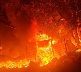 Incêdio de grandes proporções atinge área com resíduos e materiais recicláveis em Americana