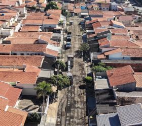 Pacote de recuperação asfáltica avança no Parque das Nações, em Americana