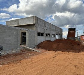 Construção da nova UBS Jacyra em Americana avança com aterro e reboco das paredes