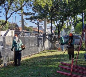 Escolas de Americana recebem serviços de limpeza, dedetização e corte de grama
