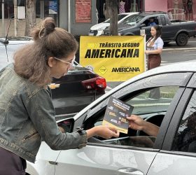 Campanha Trânsito Seguro leva orientações aos motoristas no Centro de Americana