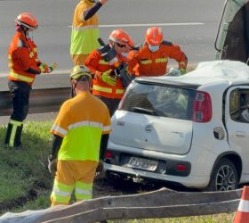 Motorista morre após carro bater na traseira de caminhão de coleta de lixo em Campinas