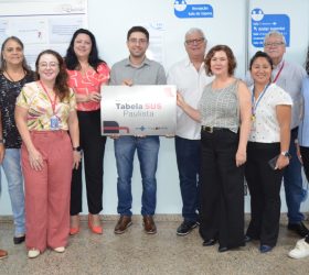 Santa Casa de Limeira recebe placas de identificação do programa Tabela SUS Paulista