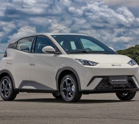 BYD supera 2 milhões de carros elétricos vendidos em 2025 e amplia vantagem sobre a Tesla