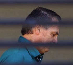 Bolsonaro passa primeira noite na Papudinha e deve ser avaliado por médicos da Polícia Federal