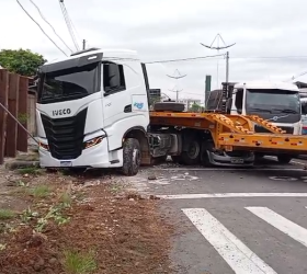 Trator cai de caminhão, deixa uma vítima fatal e 13 feridos em Indaiatuba