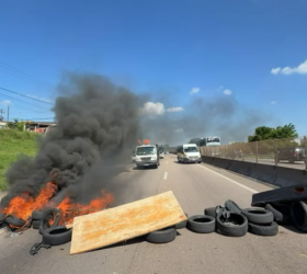 Manifestação provoca incêndio e interdita totalmente rodovia em Campinas