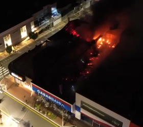 Loja das Casas Bahia é atingida por incêndio no Centro de Santa Bárbara d’Oeste