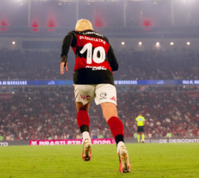 Gol nos acréscimos assegura Flamengo na liderança do Brasileirão
