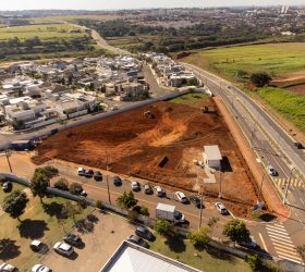 Terraplenagem demarca local de obra do novo Centro de Reabilitação de Hortolândia