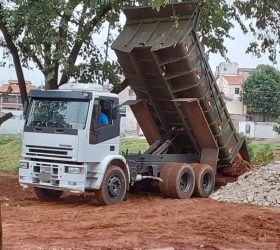 Hortolândia multa em quase R$ 2 mil condutor pego em flagrante ao descartar entulho em área verde