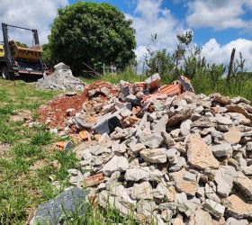 Pelotão Ambiental da GCM flagra descarte irregular de entulho em área rural de Limeira