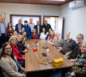 Holambra inaugura Sala dos Conselhos Municipais e homenageia Tony Hulshof