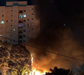 Incêndio em área de recicláveis mobiliza Corpo de Bombeiros em Campinas