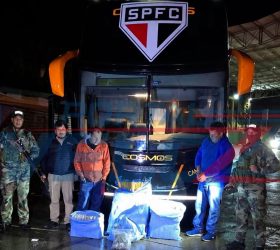 Ônibus que levaria delegação do São Paulo é apreendido com 86,5 kg de maconha na Bolívia