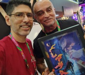 Professor da FAM entrega Shadowbox exclusiva ao quadrinista ex-Marvel Mike Deodato na CCXP 2025