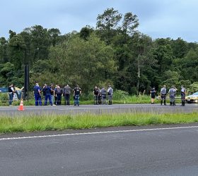 Criminosos explodem carro-forte durante tentativa de roubo na SP-304, em Piracicaba