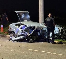 Passageira morre em colisão de carro contra postes em Paulínia