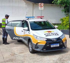 Micro-ônibus com 13 pessoas tomba na serra de São Pedro