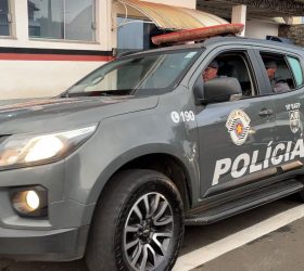 BAEP flagra desmanche de caminhão roubado após denúncia e prende dois por adulteração de chassis em Iracemápolis