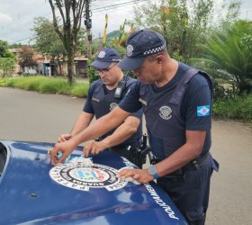 Ronda Escolar da GCM encontra mais de 50 pinos de cocaína escondidos em muro de escola em Limeira