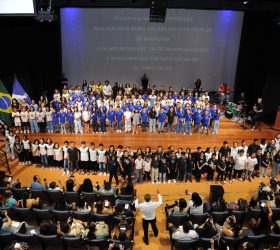 Coral Infantil Municipal estreia com apresentação emocionante no Teatro Nair Bello
