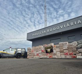 Polícia Rodoviária apreende 3,3 toneladas de maconha escondidas em caminhão na Castello Branco