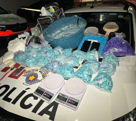 PM apreende mais de 9 quilos de cocaína após perseguição e acidente no Abílio Pedro, em Limeira