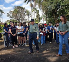 Alunos da ETEC Trajano conhecem histórias e riquezas da área rural de Limeira