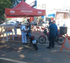 Departamento de Trânsito realiza conscientização para motociclistas em Iracemápolis