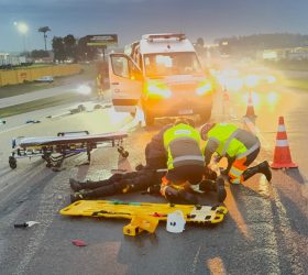 Motociclista morre após bater na traseira de caminhão na Rodovia Santos Dumont, em Campinas