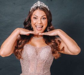 Teatro Municipal de Americana recebe stand up “Meus 15 Anos!”, com Bruna Louise