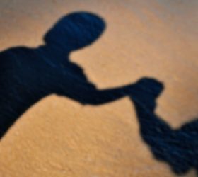 Conselheiros tutelares protestam contra absolvição de acusado de estupro de menina de 12 anos em BH