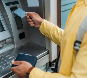 Agências bancárias reabrem nesta quarta-feira (18) a partir do meio-dia