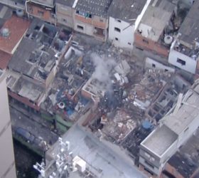 Explosão no Jaguaré destrói casas, deixa feridos e mobiliza força-tarefa dos Bombeiros em SP
