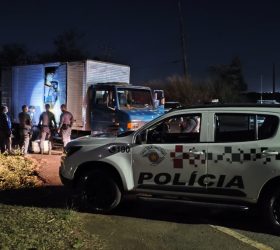 Caminhão com carga irregular do Paraguai é apreendido na Anhanguera; motorista é preso em flagrante