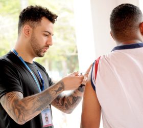 Ação na Festa do Trabalhador abre calendário de Vacinação Itinerante em maio