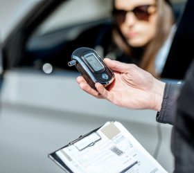 Mulher é detida por embriaguez ao volante e falsa identidade durante operação em Limeira