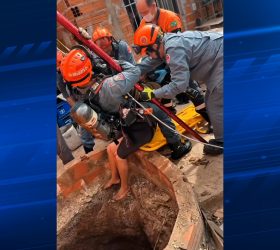Mulher é resgatada após cair em poço de 16 metros de profundidade em Campinas