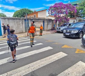 Ação educativa reforça segurança no trânsito na volta às aulas
