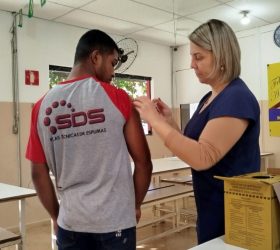 Secretaria de Saúde de Iracemápolis realiza vacinação em empresas para ampliar imunização